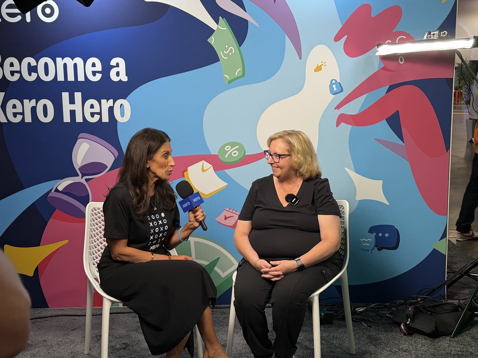 Xero CEO Sukhinder Singh Cassidy interviewing Donna Bordeaux on camera at Xerocon Denver